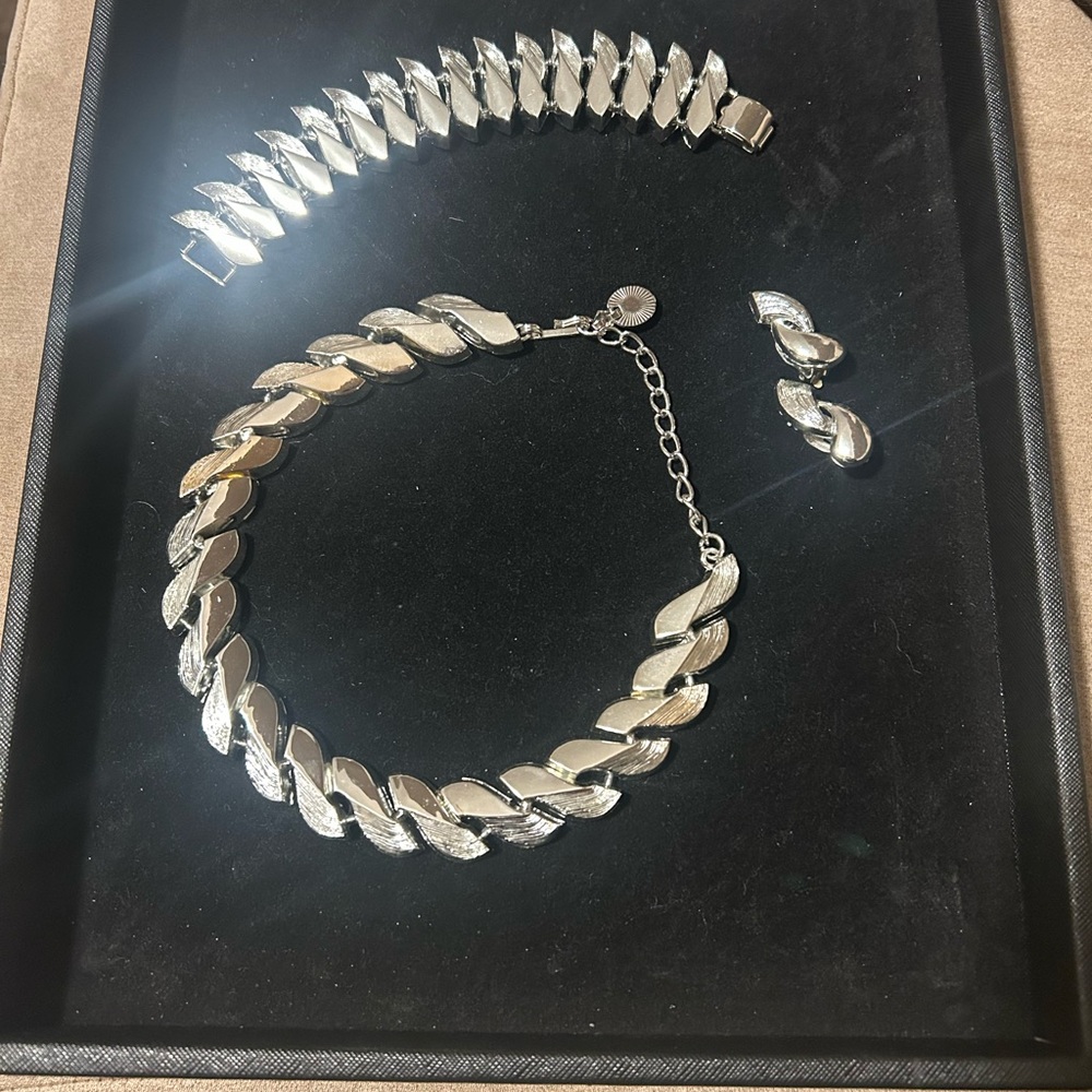 Sophisticated Silver Necklace Set